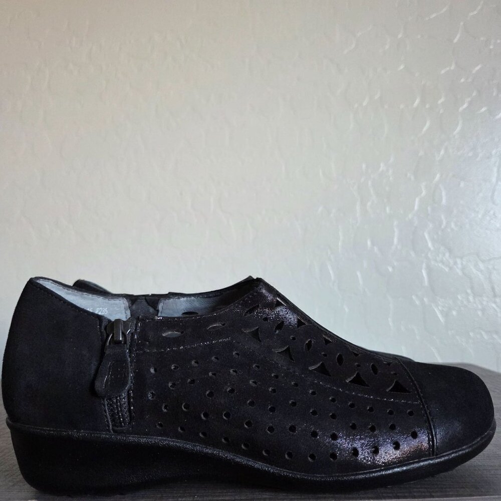 Drew Metro Perforated Leather Low Wedge Slip-On Shoes Black 8.5 WIDE Orthopedic
